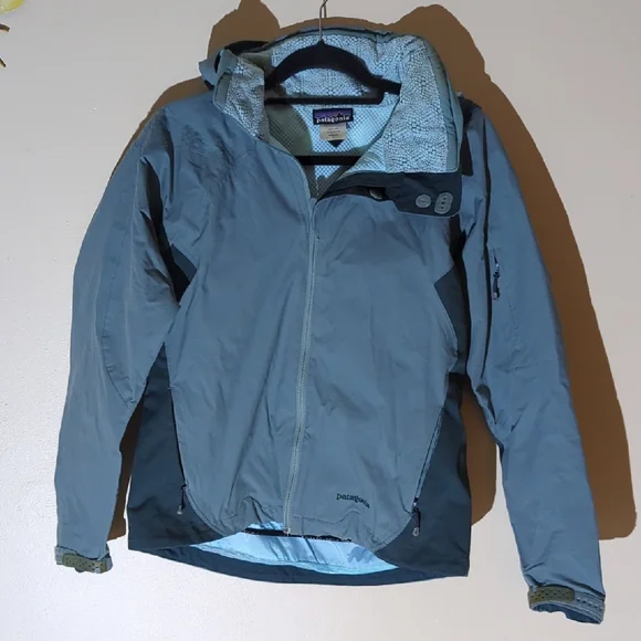 Patagonia Two-Tone Outdoor Jacket Patagonia women’s waterproof shell jacket - Picture 5 of 11